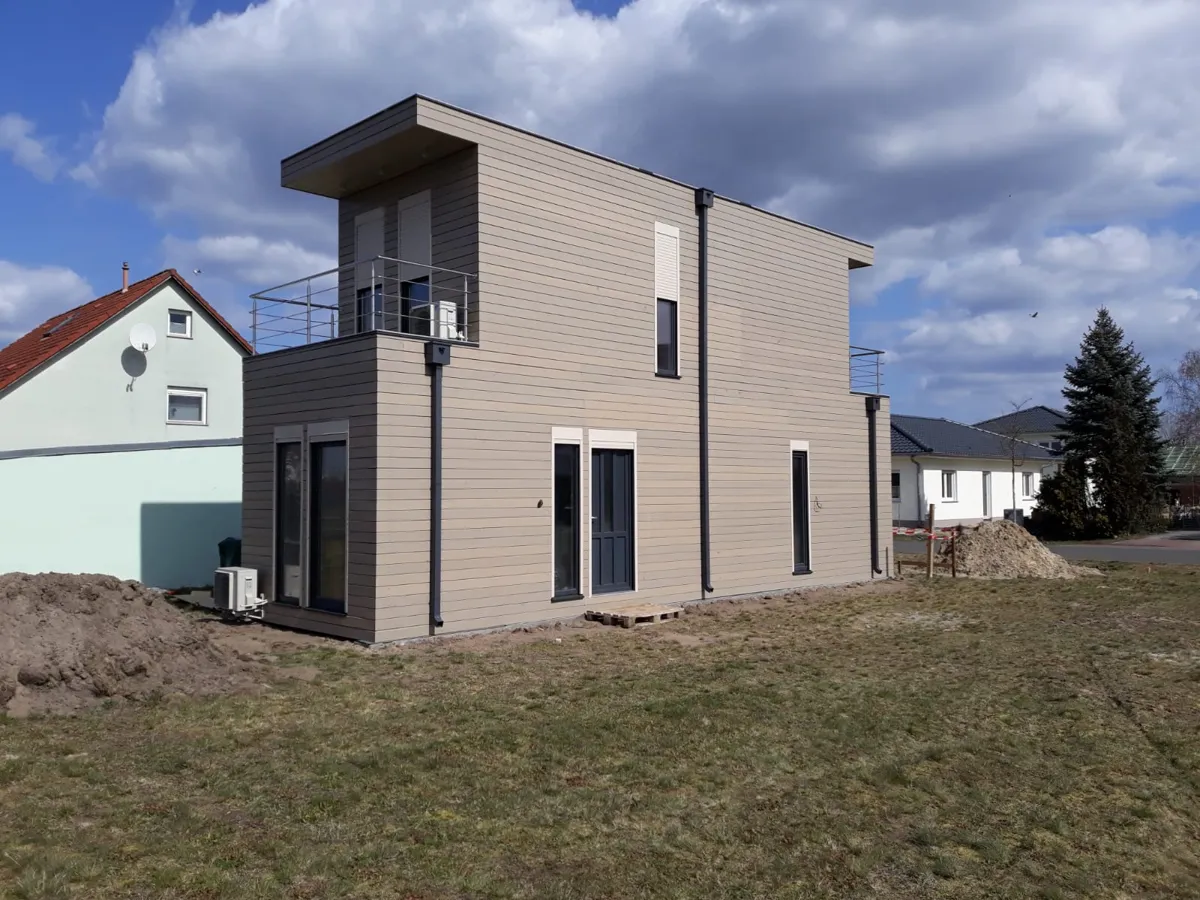 Zweigeschossiges Wohnhaus mit Dachterrasse, Brück, Deutschland